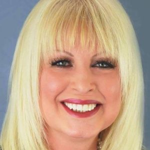 Meet your Posher, Debora